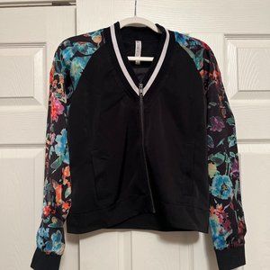 Mural Floral Sleeve Short Jacket
